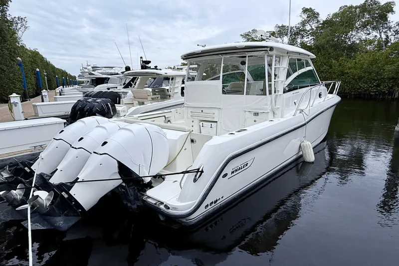 Slide: The Image of Boston Whaler 345 CONQUEST 2015 - 4