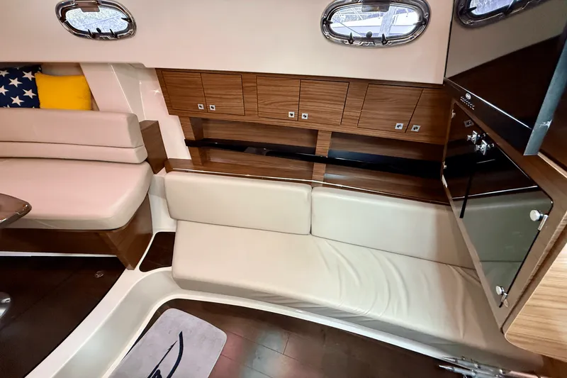 Slide: The Image of Boston Whaler 345 CONQUEST 2015 - 42