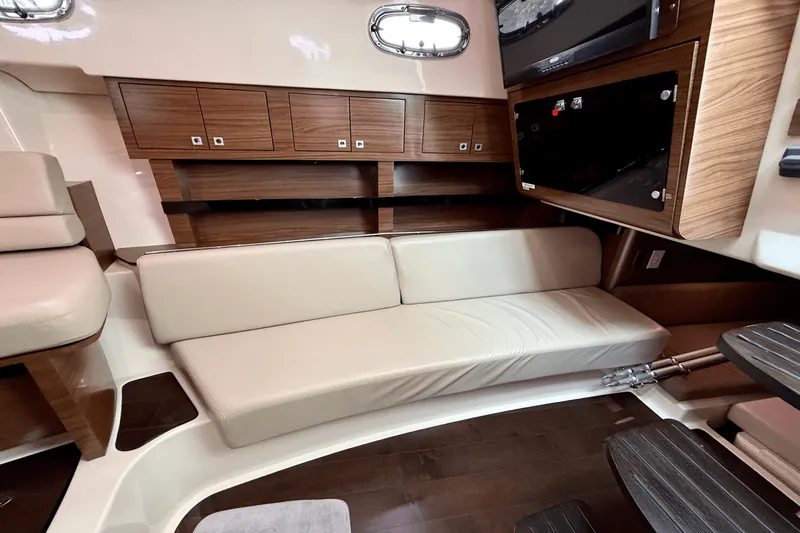 Slide: The Image of Boston Whaler 345 CONQUEST 2015 - 43