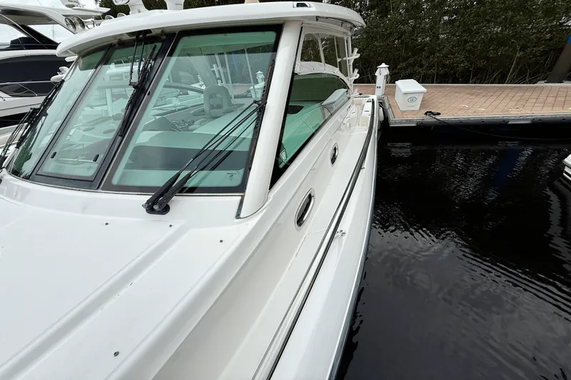 Slide: The Image of Boston Whaler 345 CONQUEST 2015 - 9