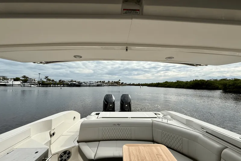 Slide: The Image of Sea Ray 350 SLX-OB 2024 - 14