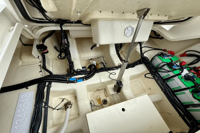 Slide: The Image of Sea Ray 350 SLX-OB 2024 - 15