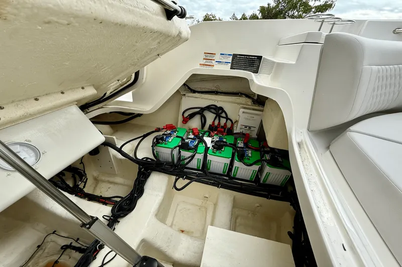 Slide: The Image of Sea Ray 350 SLX-OB 2024 - 18