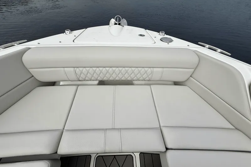 Slide: The Image of Sea Ray 350 SLX-OB 2024 - 39