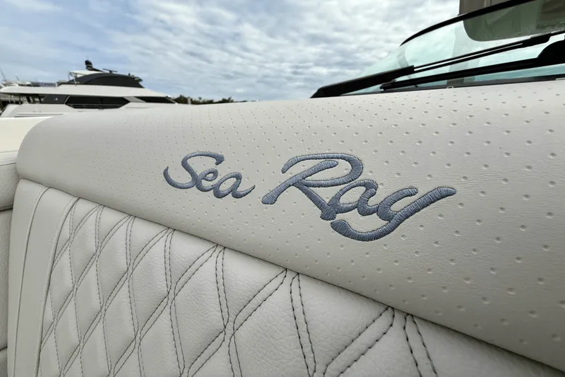 Slide: The Image of Sea Ray 350 SLX-OB 2024 - 40