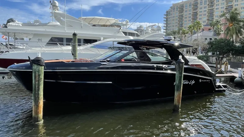 The Image of Cruisers 38 GLS OB SB 2023 - 0