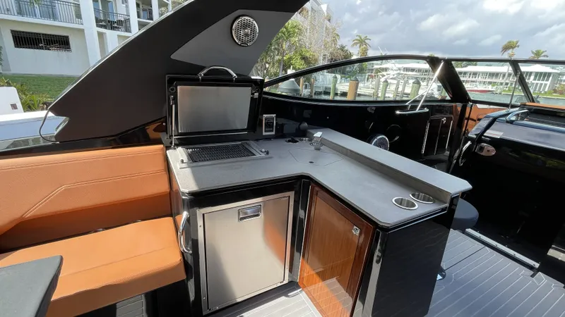 Slide: The Image of Cruisers 38 GLS OB SB 2023 - 10