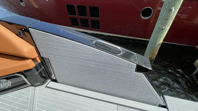 Slide: The Image of Cruisers 38 GLS OB SB 2023 - 4