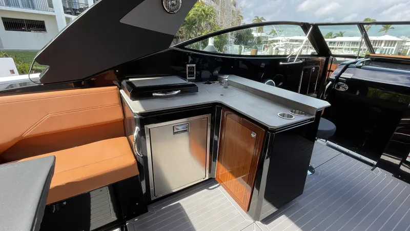 Slide: The Image of Cruisers 38 GLS OB SB 2023 - 9