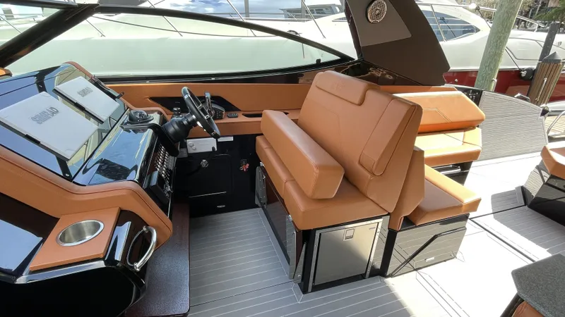 Slide: The Image of Cruisers Yachts 38 GLS OB SB 2023 - 12