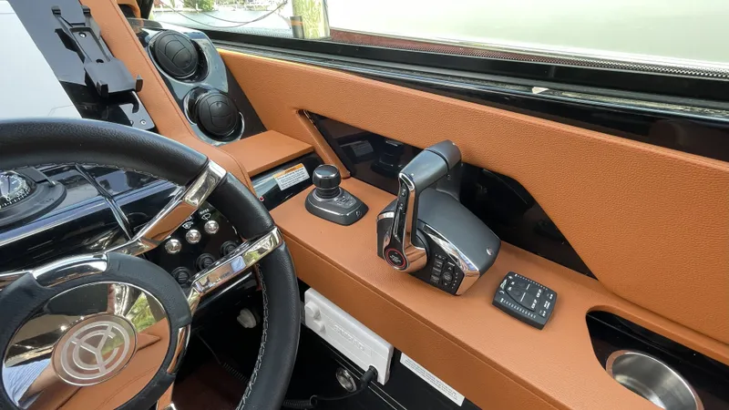 Slide: The Image of Cruisers Yachts 38 GLS OB SB 2023 - 14