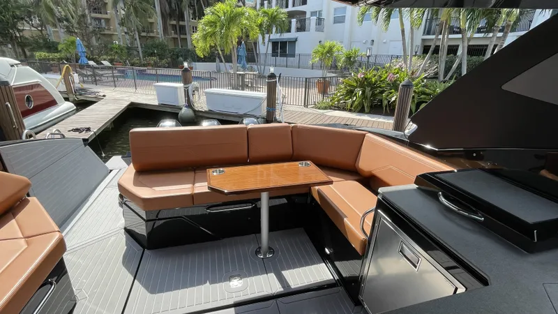 Slide: The Image of Cruisers Yachts 38 GLS OB SB 2023 - 20