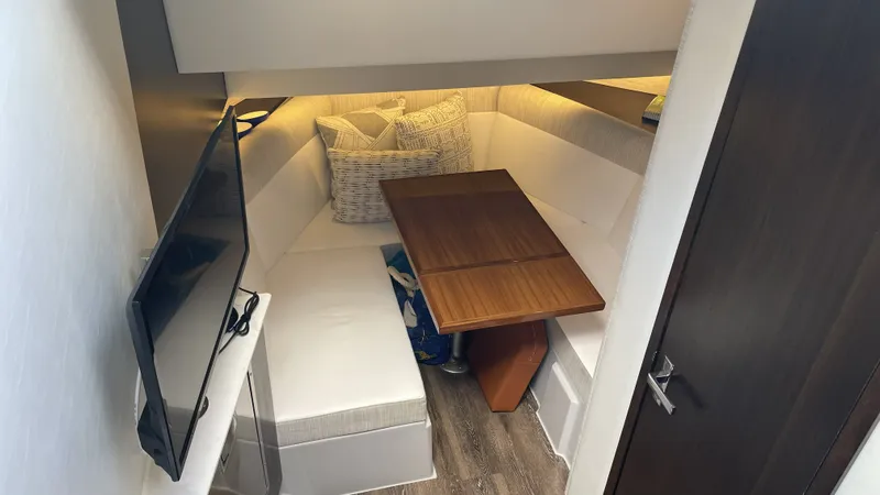 Slide: The Image of Cruisers Yachts 38 GLS OB SB 2023 - 21