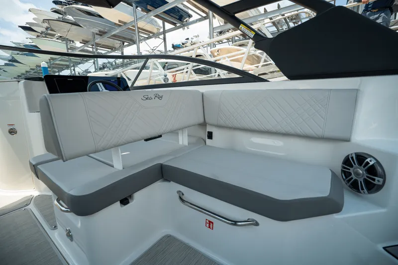 Slide: The Image of Sea Ray SDX 250 Outboard 2025 - 11