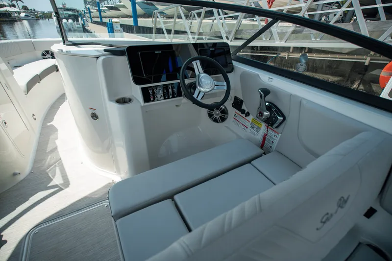 Slide: The Image of Sea Ray SDX 250 Outboard 2025 - 13