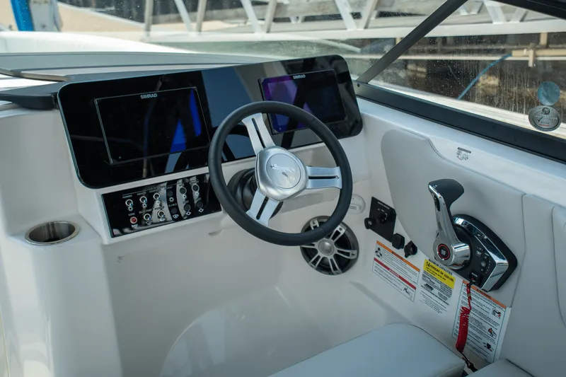 Slide: The Image of Sea Ray SDX 250 Outboard 2025 - 14