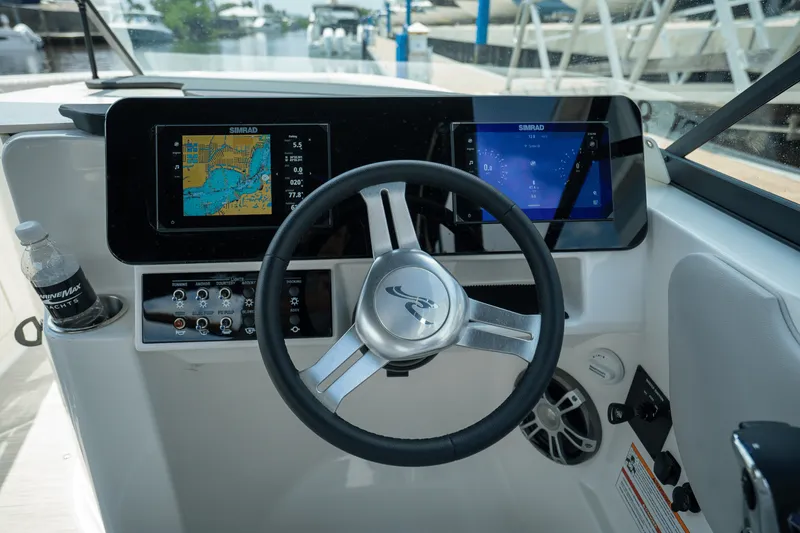 Slide: The Image of Sea Ray SDX 250 Outboard 2025 - 15