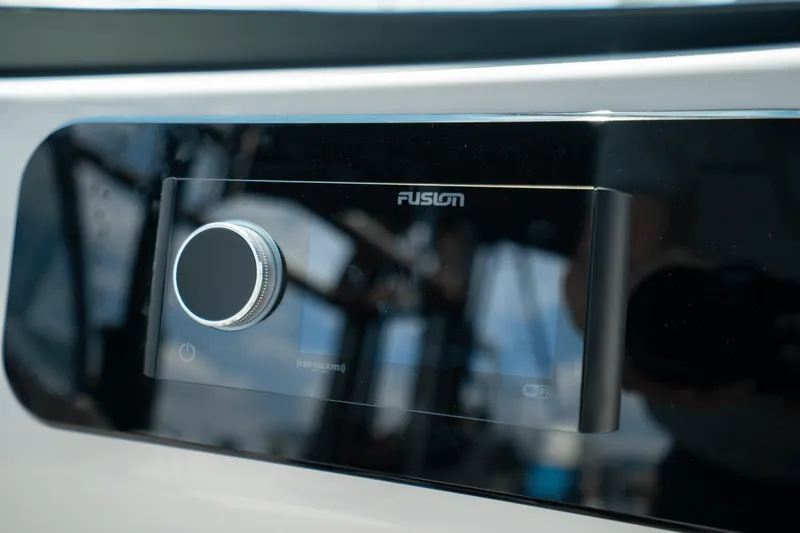 Slide: The Image of Sea Ray SDX 250 Outboard 2025 - 16