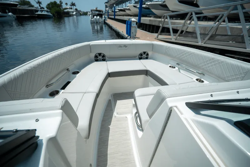 Slide: The Image of Sea Ray SDX 250 Outboard 2025 - 19