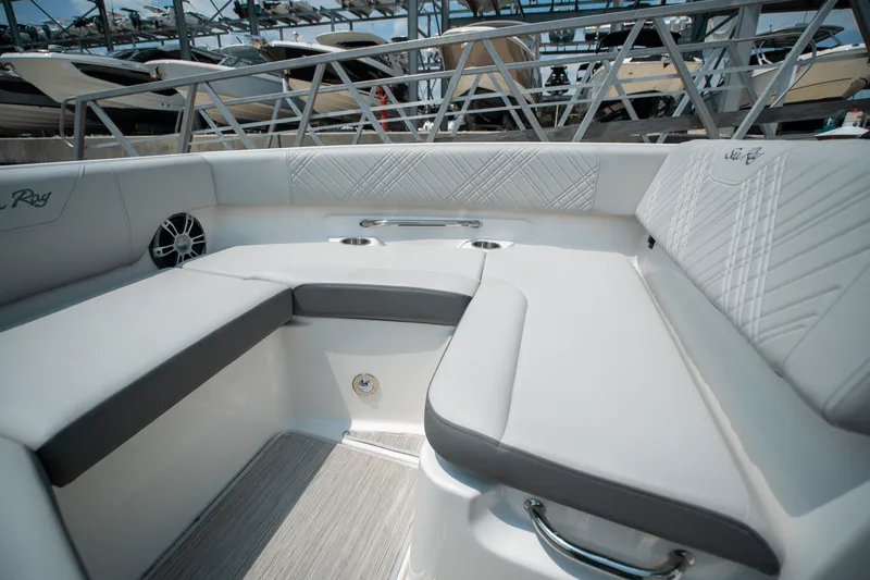 Slide: The Image of Sea Ray SDX 250 Outboard 2025 - 20