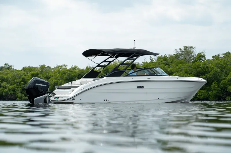 Slide: The Image of Sea Ray SDX 250 Outboard 2025 - 28