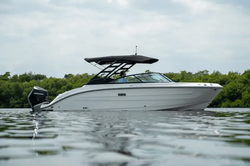 Slide: The Image of Sea Ray SDX 250 Outboard 2025 - 29