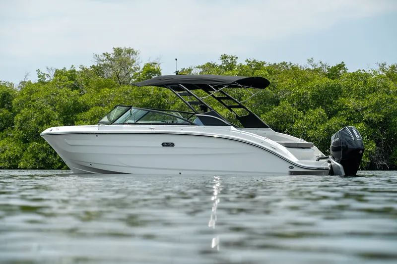 Slide: The Image of Sea Ray SDX 250 Outboard 2025 - 35