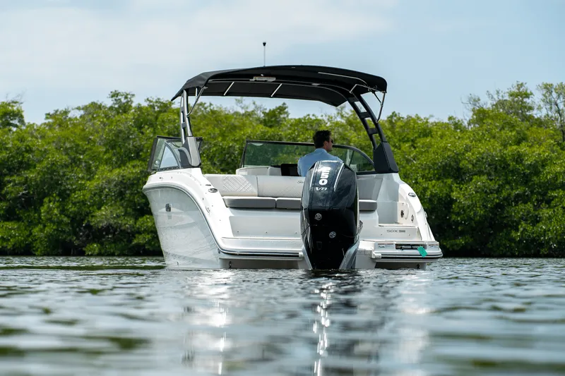Slide: The Image of Sea Ray SDX 250 Outboard 2025 - 37