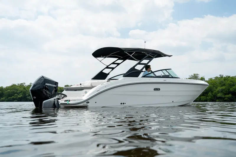 Slide: The Image of Sea Ray SDX 250 Outboard 2025 - 39