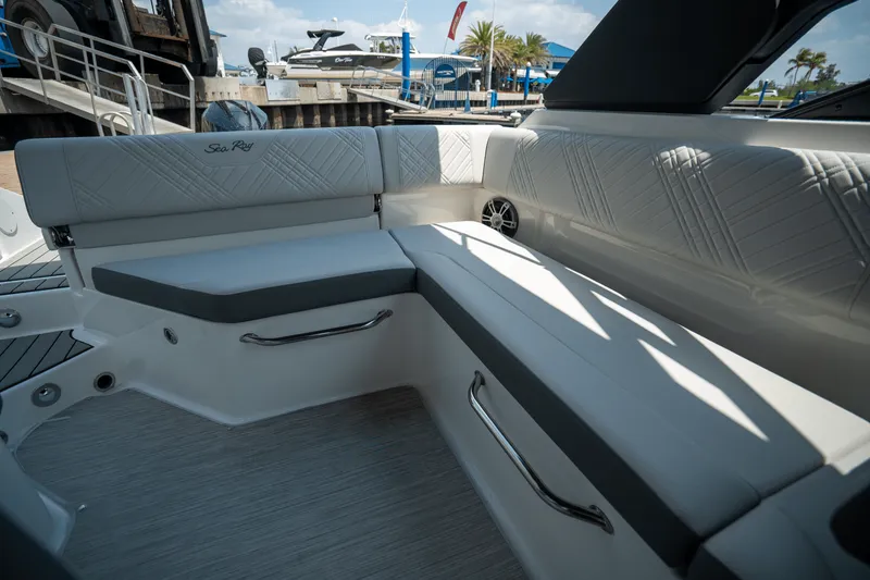 Slide: The Image of Sea Ray SDX 250 Outboard 2025 - 9