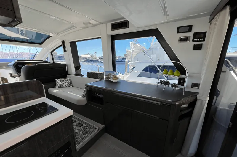 Slide: The Image of Galeon 470 Sky 2022 - 12