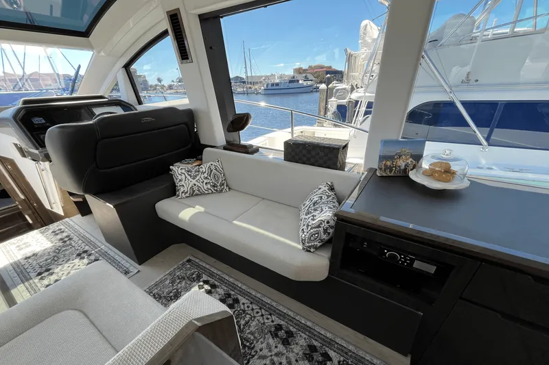 Slide: The Image of Galeon 470 Sky 2022 - 14