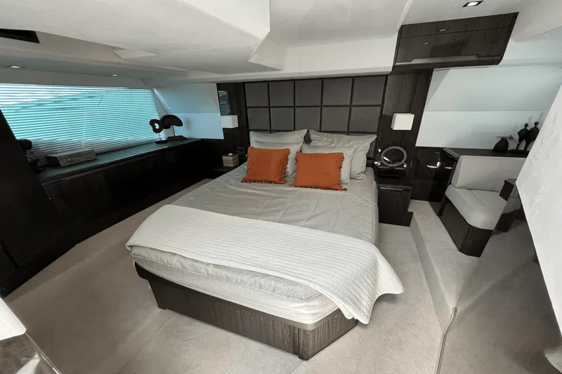 Slide: The Image of Galeon 470 Sky 2022 - 25