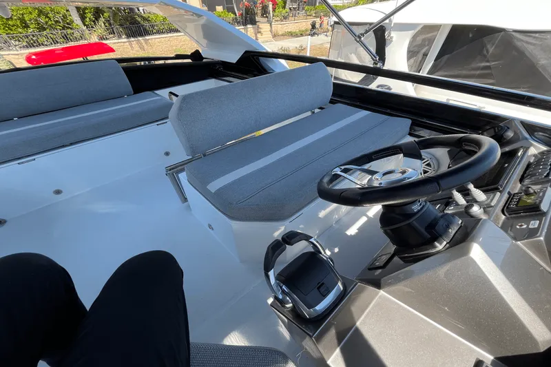 Slide: The Image of Galeon 470 Sky 2022 - 4