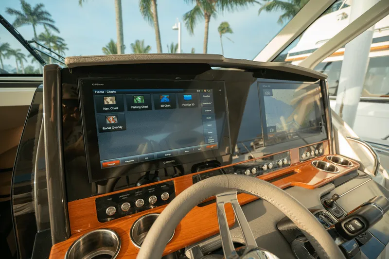 Slide: The Image of Tiara 38 LS 2018 - 14