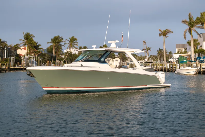 Slide: The Image of Tiara 38 LS 2018 - 2