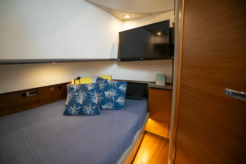 Slide: The Image of Tiara 38 LS 2018 - 20