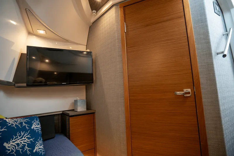 Slide: The Image of Tiara 38 LS 2018 - 21