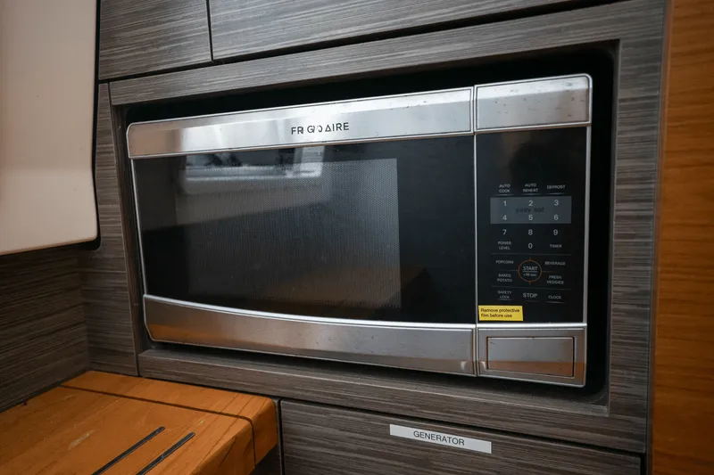 Slide: The Image of Tiara 38 LS 2018 - 23