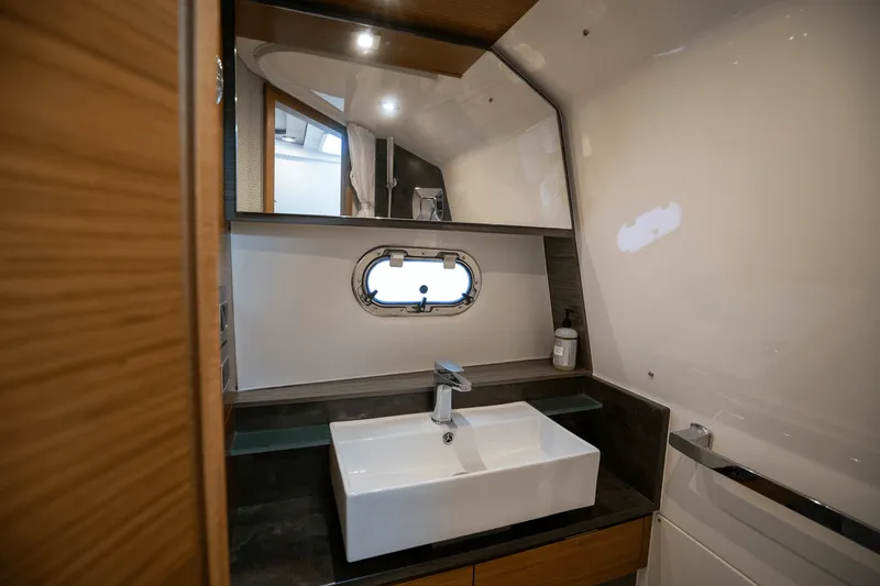 Slide: The Image of Tiara 38 LS 2018 - 25