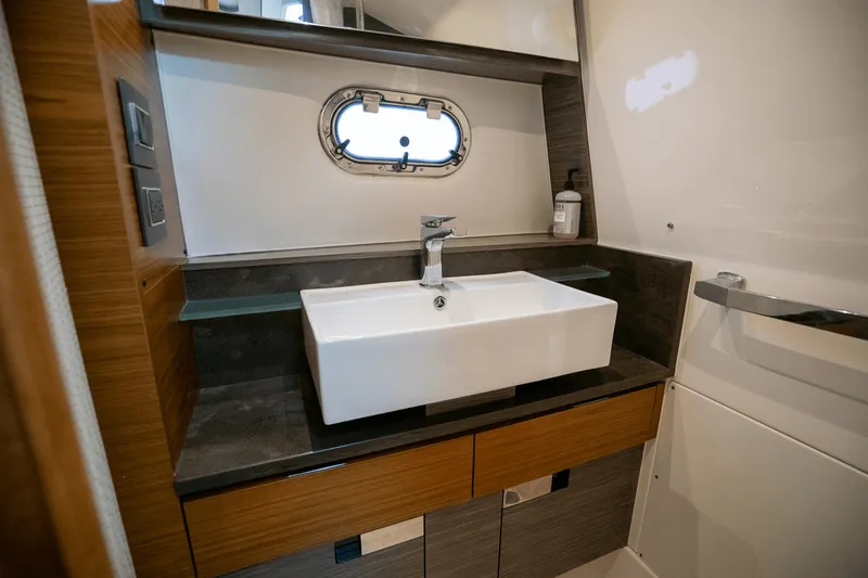 Slide: The Image of Tiara 38 LS 2018 - 26