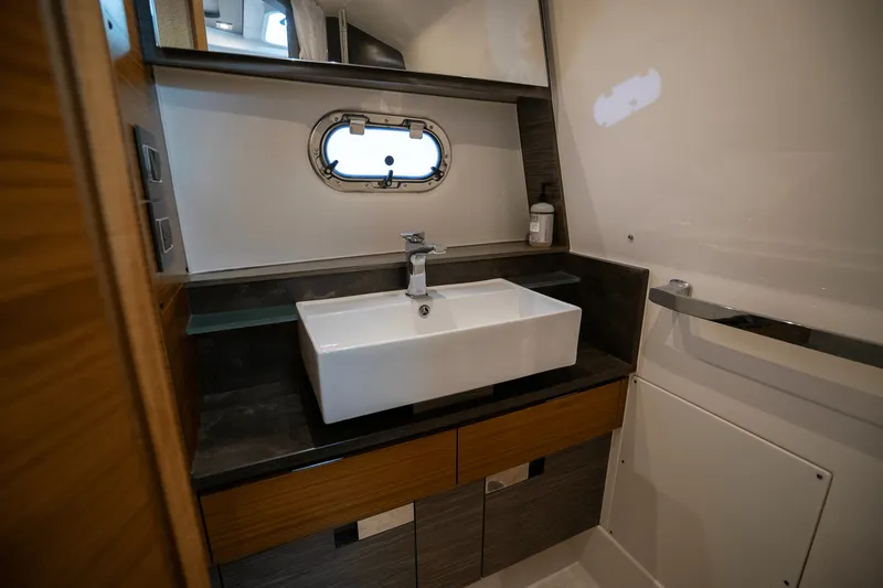 Slide: The Image of Tiara 38 LS 2018 - 27