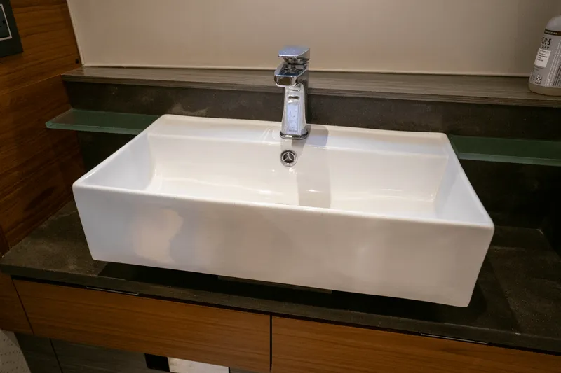 Slide: The Image of Tiara 38 LS 2018 - 28