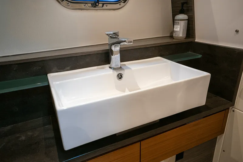 Slide: The Image of Tiara 38 LS 2018 - 29