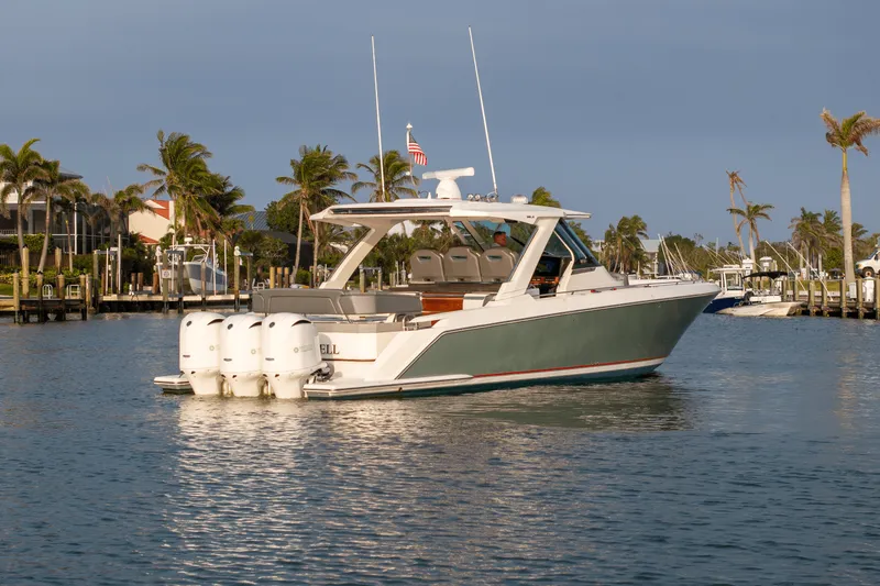 Slide: The Image of Tiara 38 LS 2018 - 3