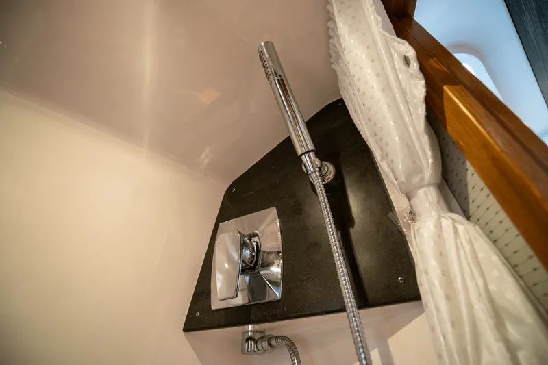 Slide: The Image of Tiara 38 LS 2018 - 30