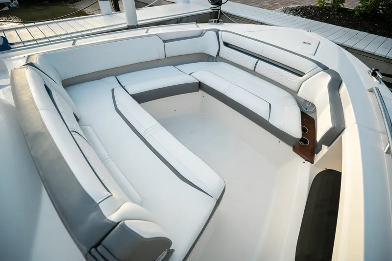 Slide: The Image of Tiara 38 LS 2018 - 35