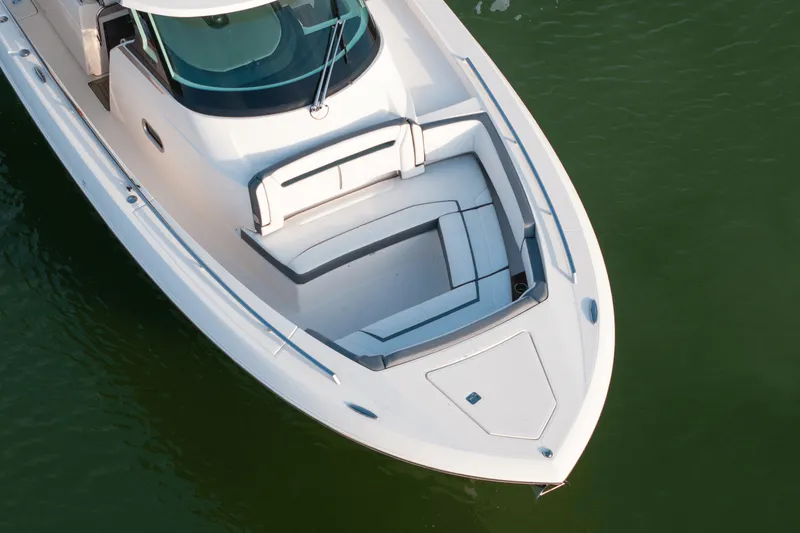 Slide: The Image of Tiara 38 LS 2018 - 36