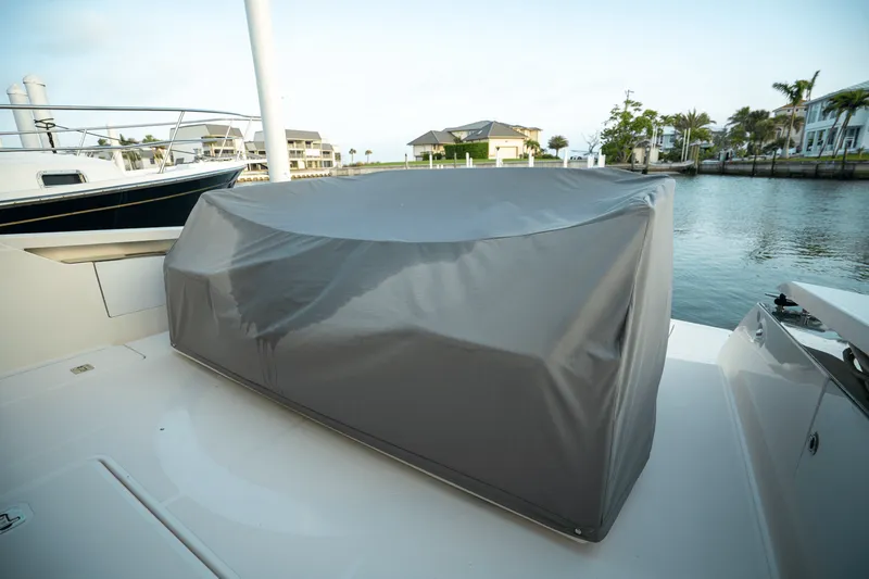 Slide: The Image of Tiara 38 LS 2018 - 37