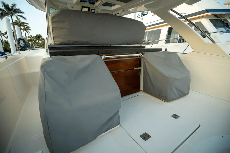 Slide: The Image of Tiara 38 LS 2018 - 38